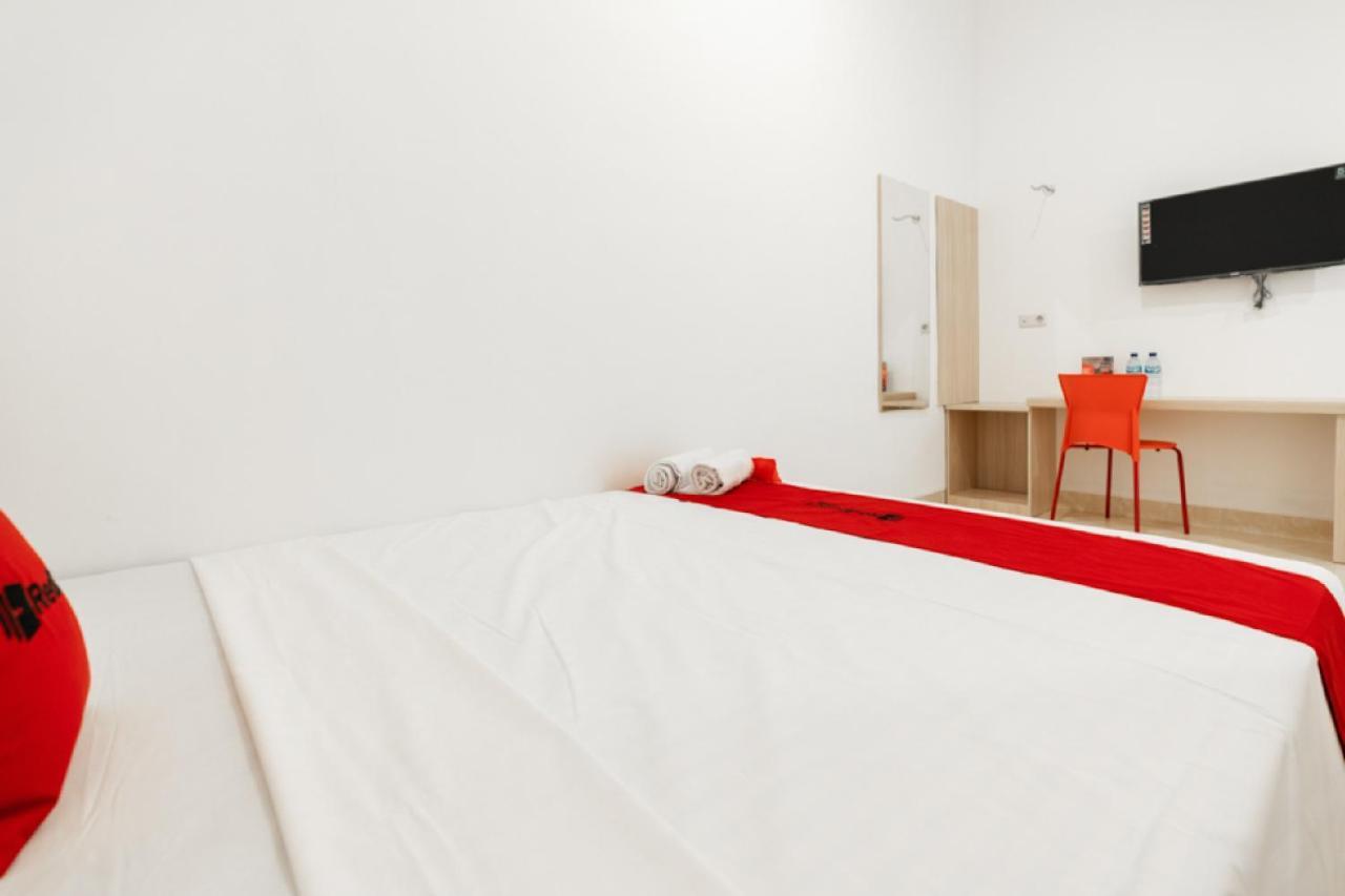 RedDoorz @ Graha Cemerlang Maros Makassar Buitenkant foto