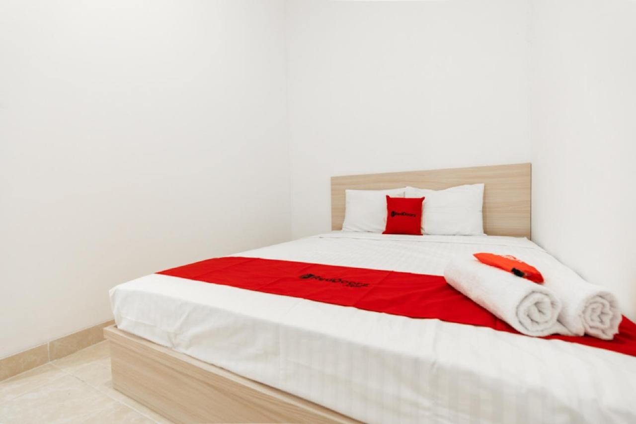 RedDoorz @ Graha Cemerlang Maros Makassar Buitenkant foto