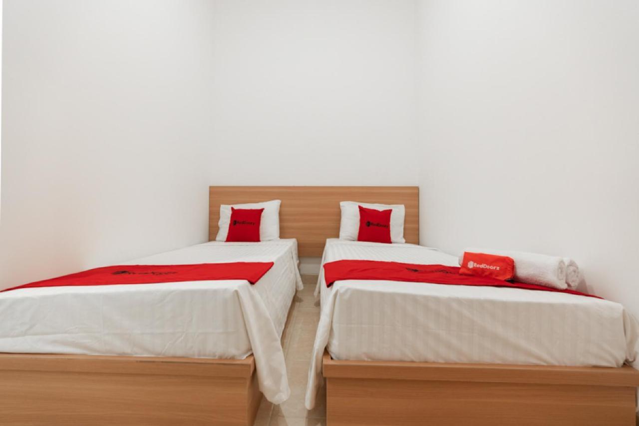 RedDoorz @ Graha Cemerlang Maros Makassar Buitenkant foto